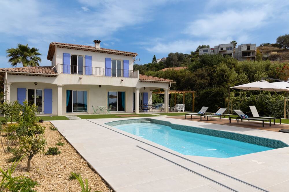 Photo of Outdoor in Saint Pierre de Feric