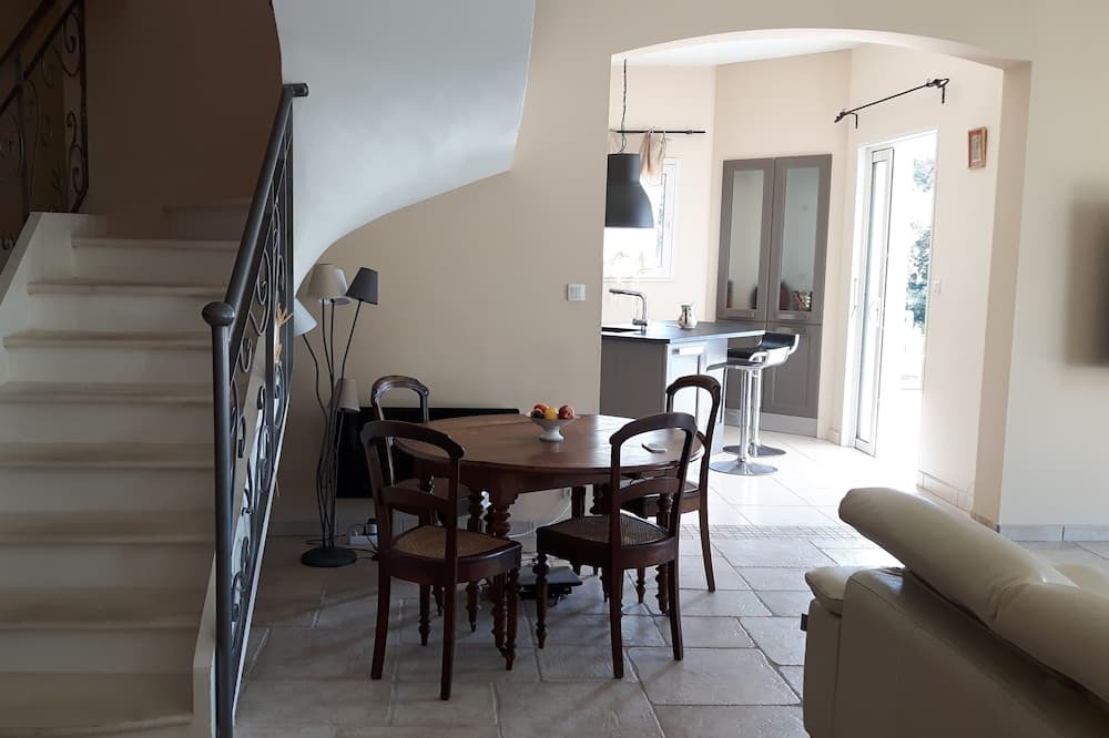 Photo of Livingroom in Saint Pierre de Feric