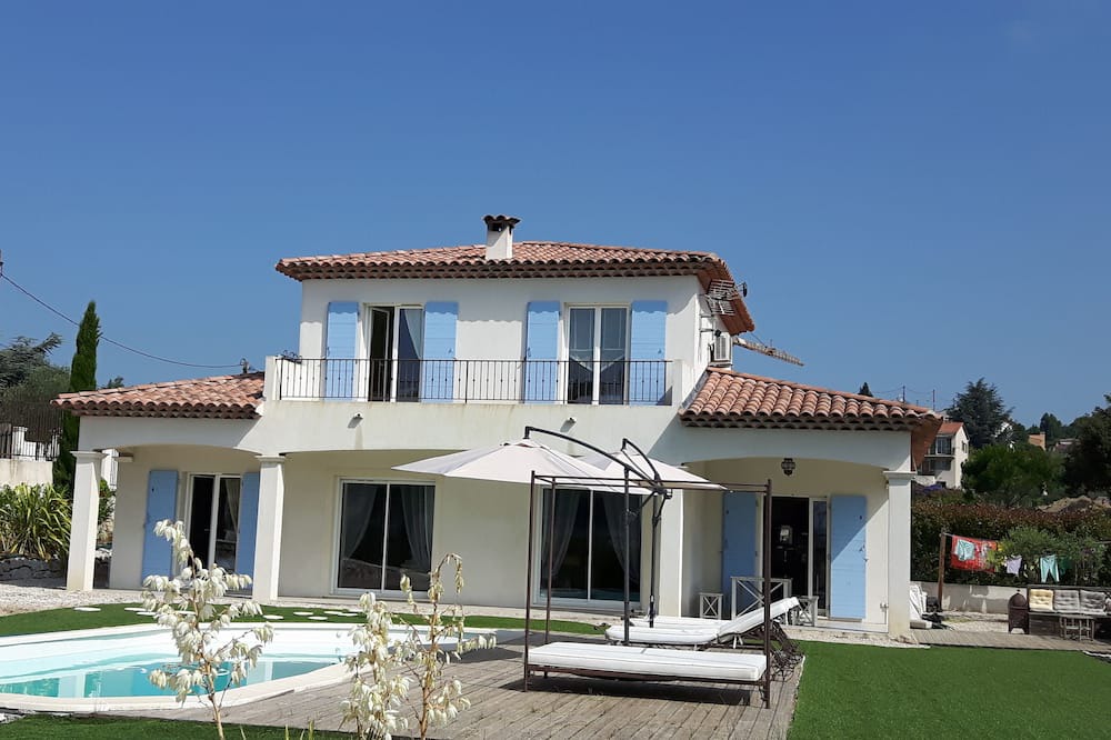 Photo of Outdoor in Saint Pierre de Feric