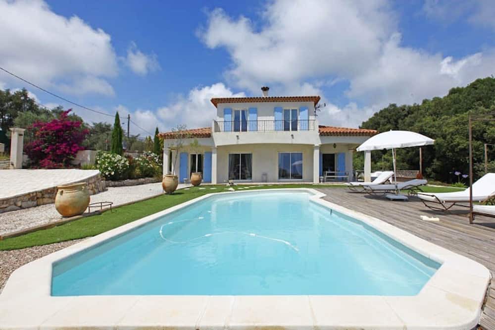 Photo of Outdoor in Saint Pierre de Feric