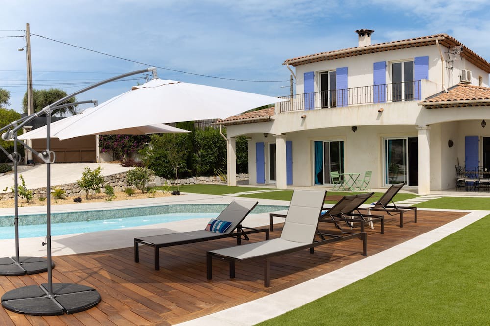 Photo of Outdoor in Saint Pierre de Feric