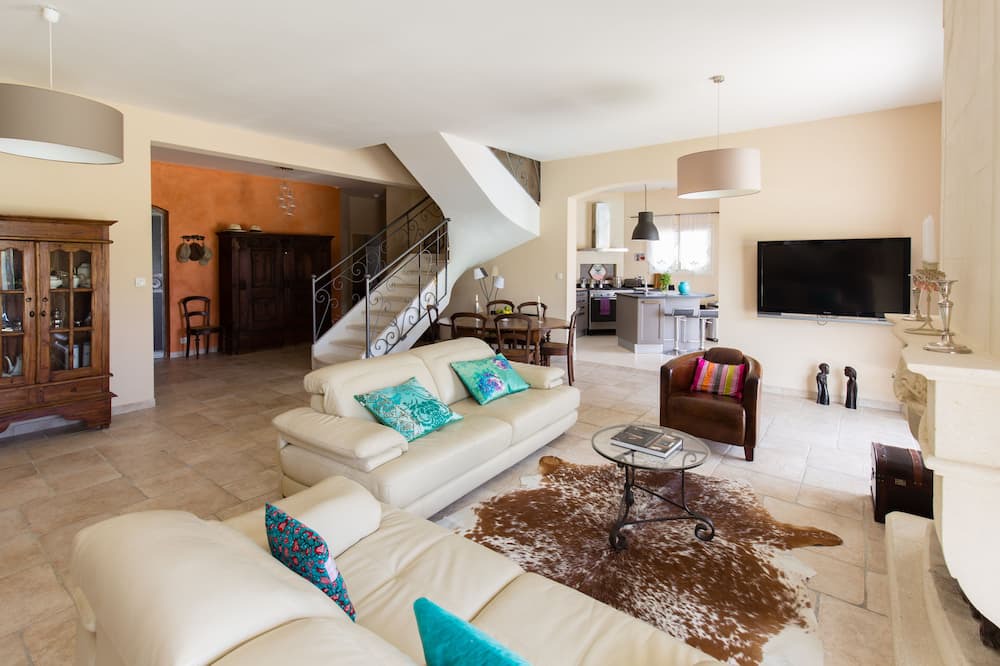 Photo of Livingroom in Saint Pierre de Feric