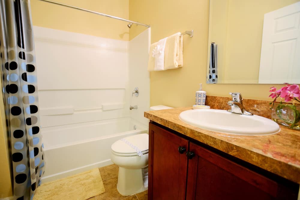 Photo of Bathroom in Crystal Cove