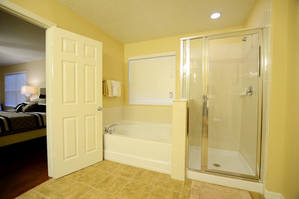 Photo of Bathroom in Crystal Cove