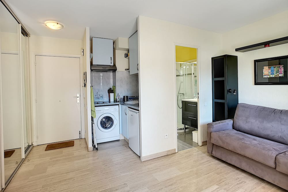 Photo of Bedroom in Mandelieu-la-Napoule Beach