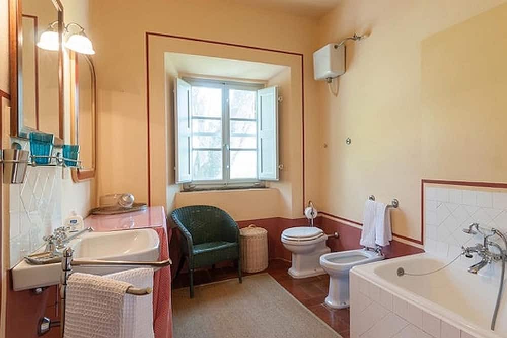Photo of Bathroom in Villabuona