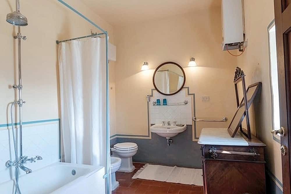 Photo of Bathroom in Villabuona