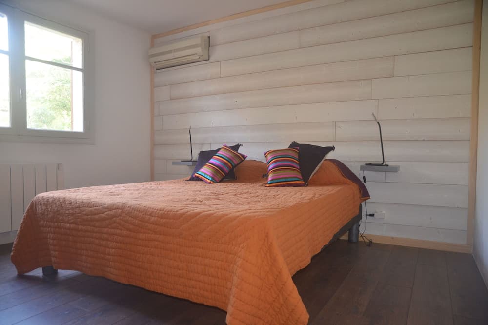 Photo of Bedroom in Saint-Aygulf