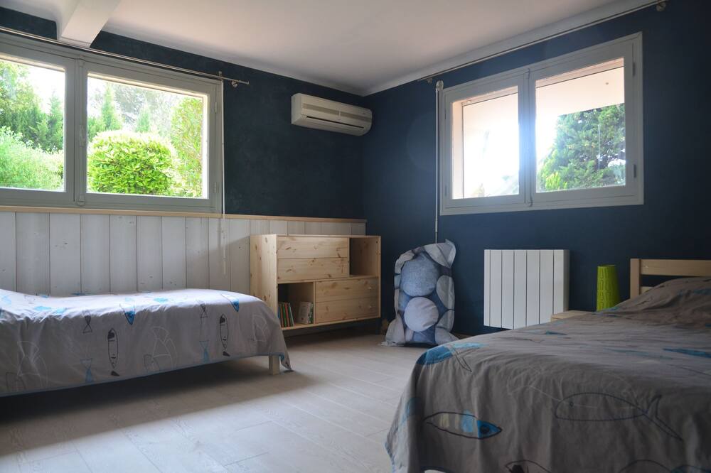 Photo of Bedroom in Saint-Aygulf