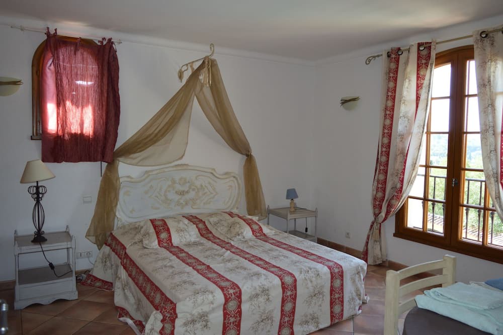 Photo of Bedroom in Prado - Republique