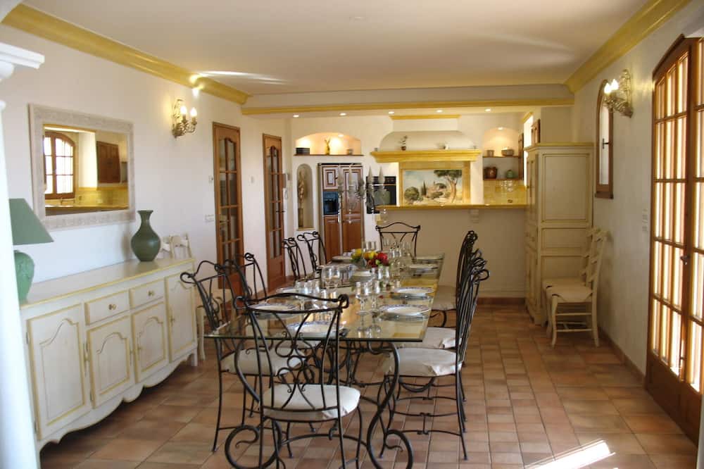 Photo of Bedroom in Prado - Republique