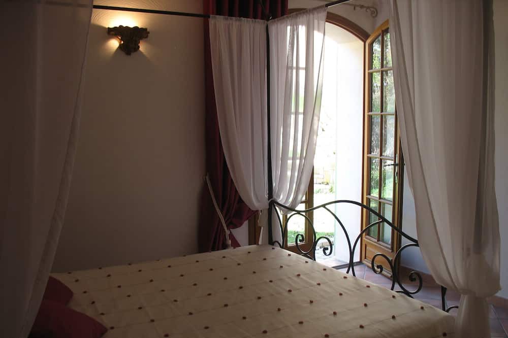 Photo of Bedroom in Prado - Republique