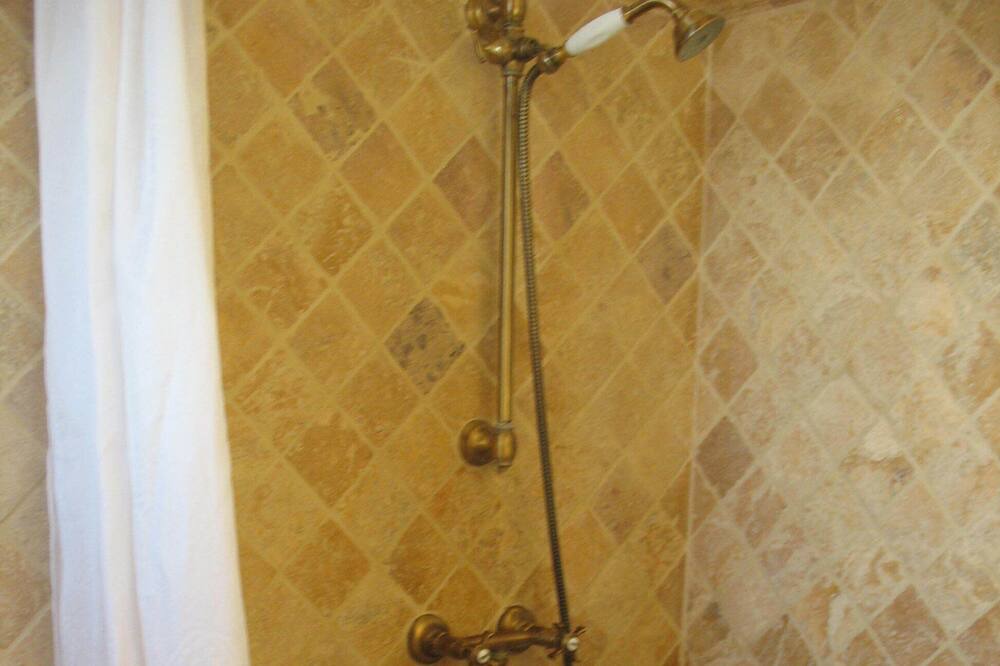 Photo of Bathroom in Prado - Republique