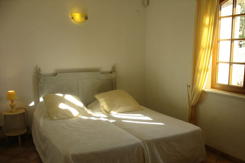 Photo of Bedroom in Prado - Republique