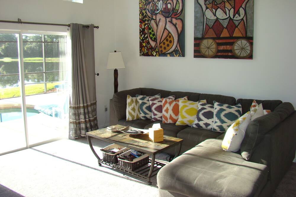 Photo of Livingroom in Lake Berkley