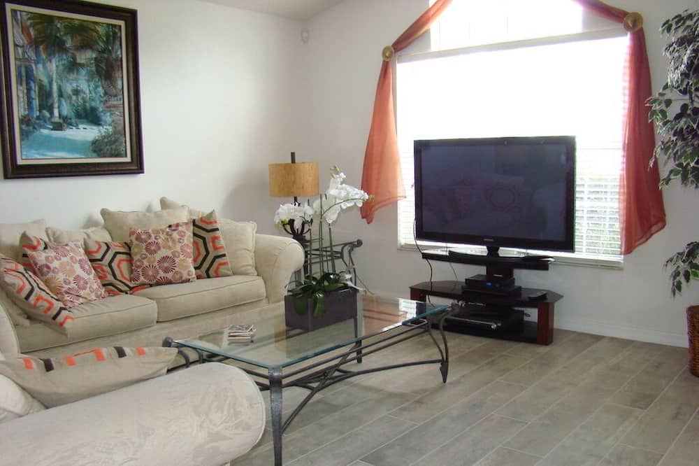 Photo of Livingroom in Lake Berkley
