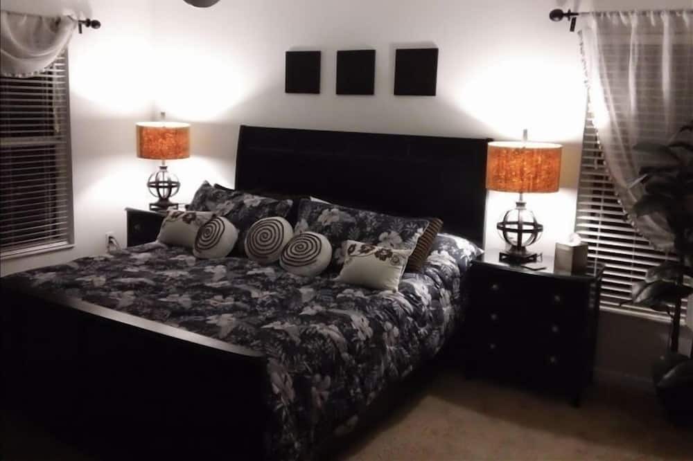 Photo of Bedroom in Lake Berkley