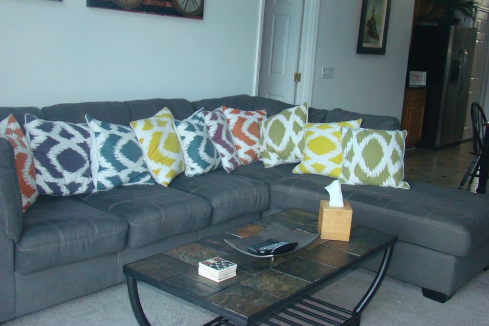 Photo of Livingroom in Lake Berkley