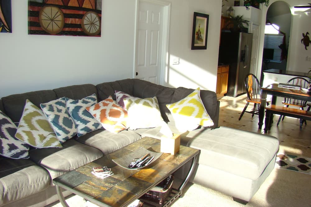 Photo of Livingroom in Lake Berkley