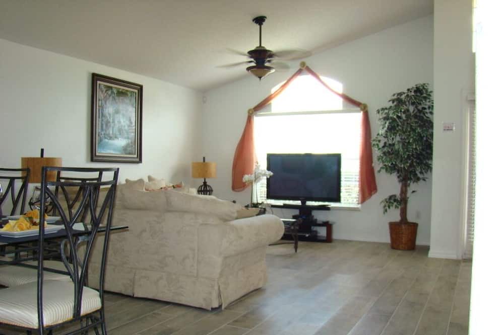 Photo of Livingroom in Lake Berkley