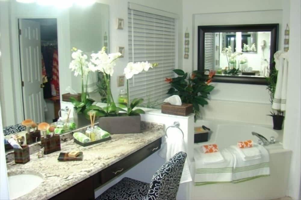Photo of Bathroom in Lake Berkley