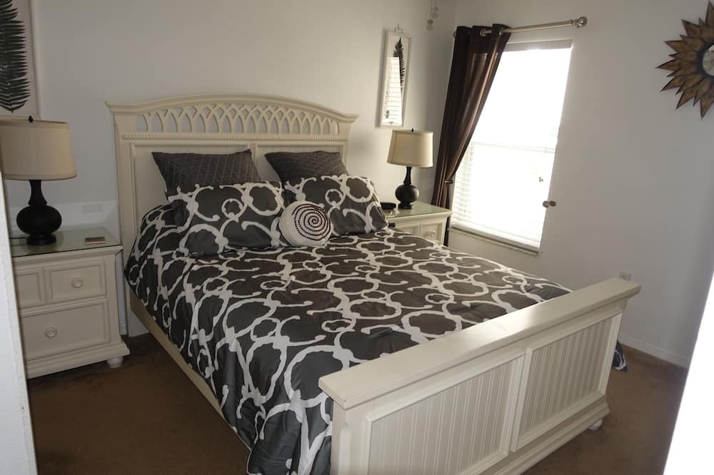 Photo of Bedroom in Lake Berkley