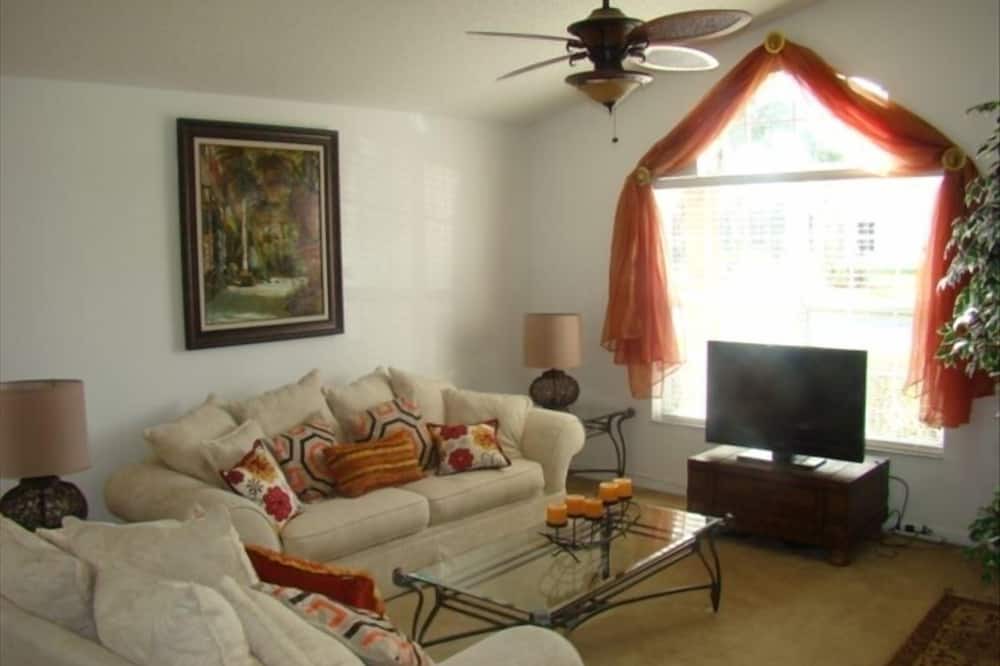 Photo of Livingroom in Lake Berkley