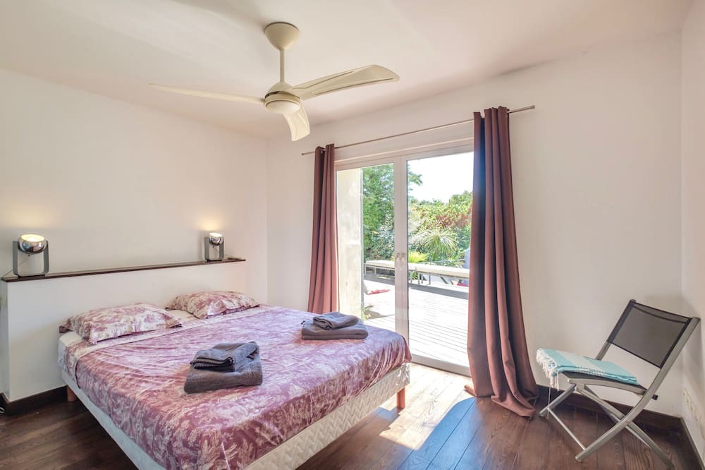 Photo of Bedroom in Sainte-Maxime City Centre