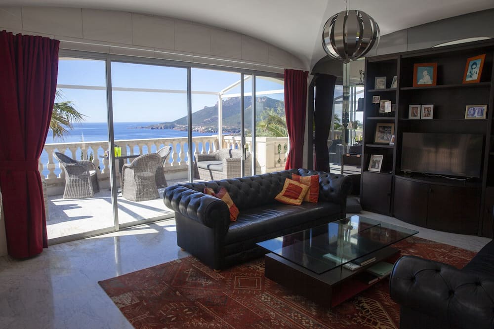 Photo of Livingroom in Theoule-Superieur