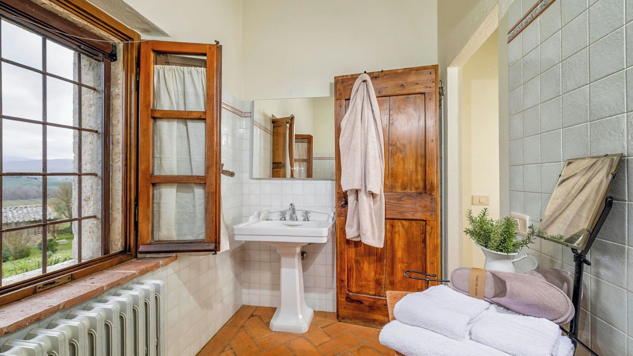 Photo of Bathroom in Gallina