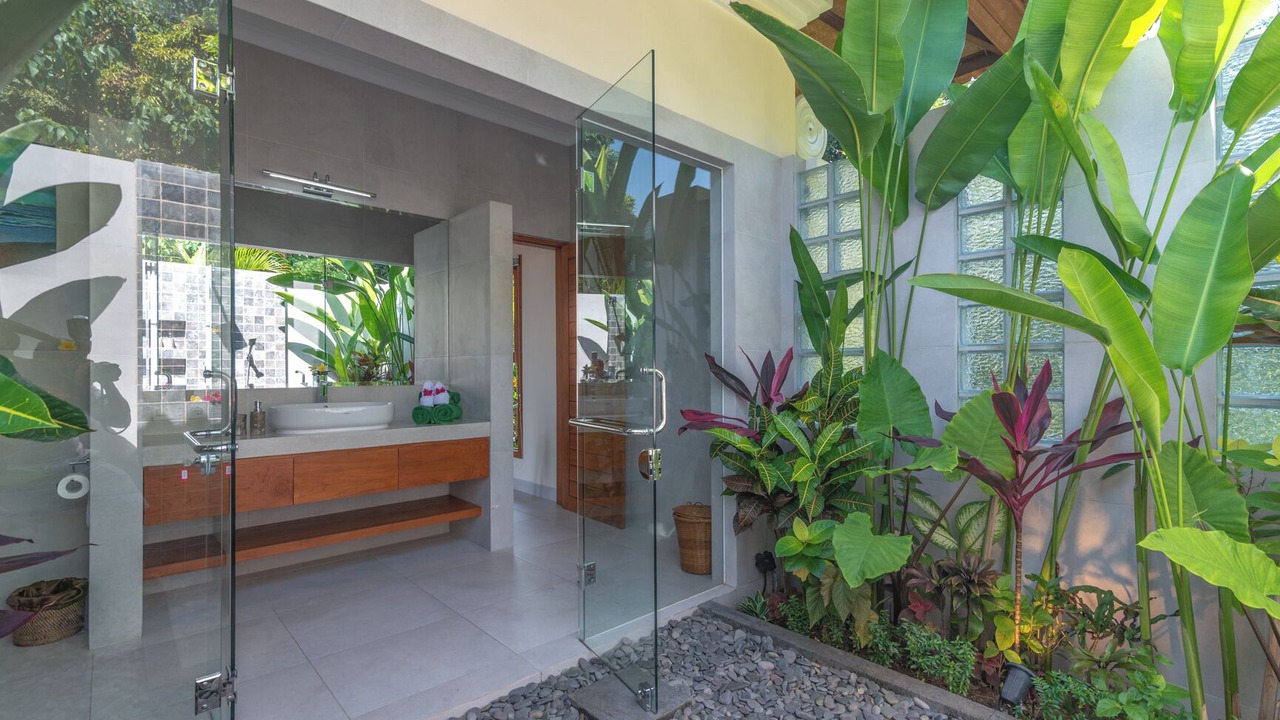 Photo of Bathroom in Kalibukbuk