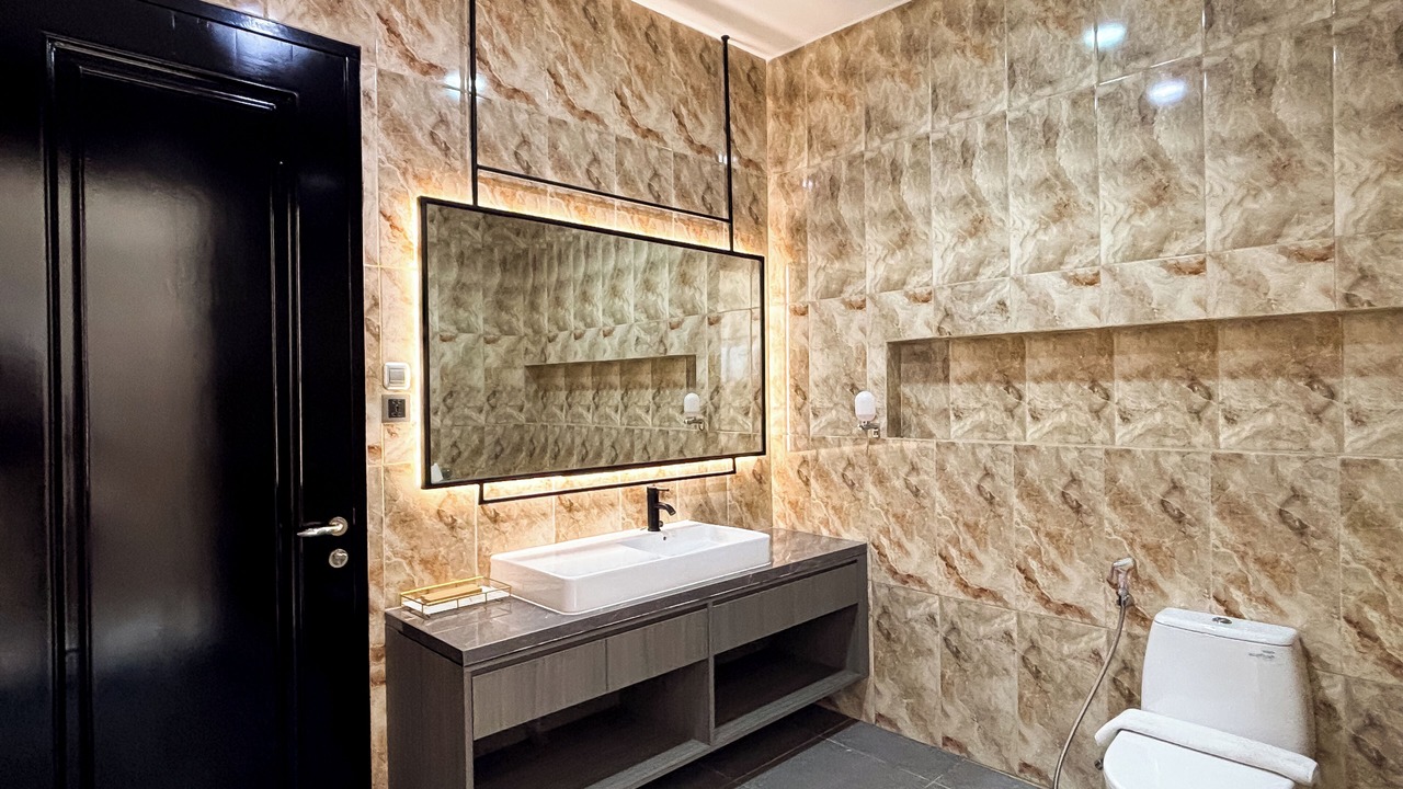 Photo of Bathroom in Padangsambian Klod