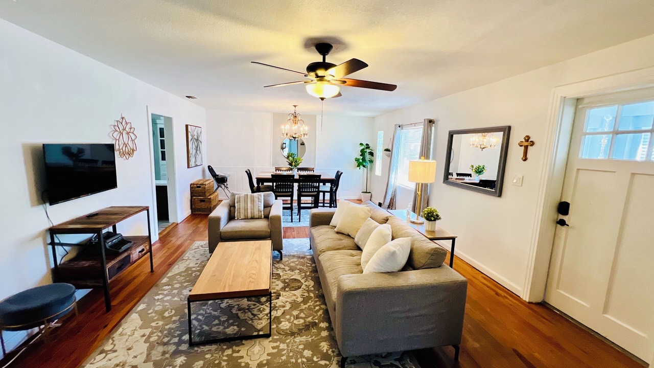 Photo of Livingroom in Longwood