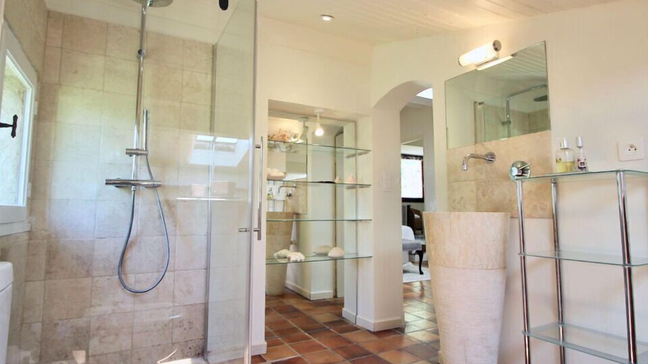 Photo of Bathroom in Speracedes