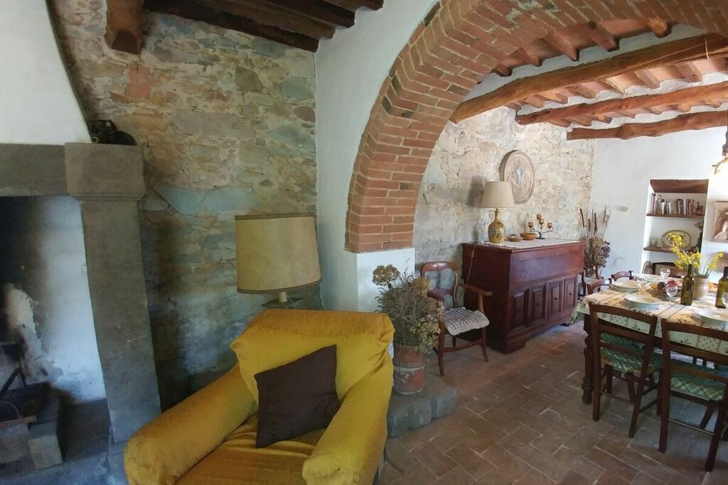 Photo of Livingroom in Buti