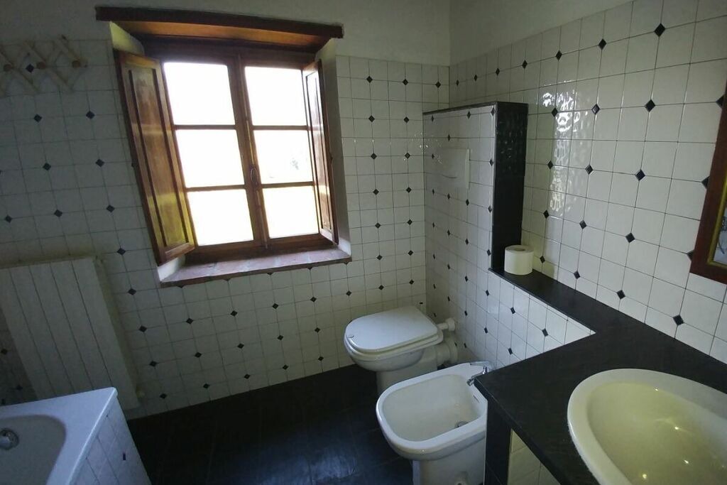 Photo of Bathroom in Buti