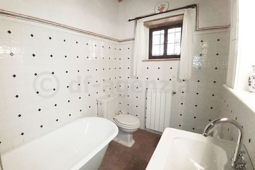 Photo of Bathroom in Buti