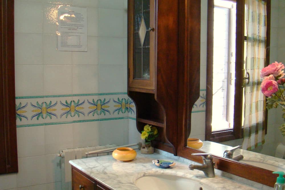 Photo of Bathroom in Capoliveri