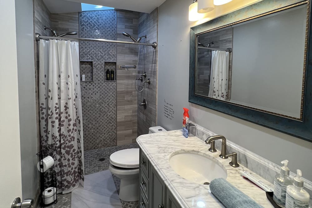 Photo of Bathroom in Gotha