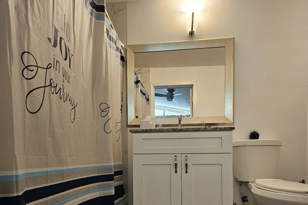 Photo of Bathroom in Catalina