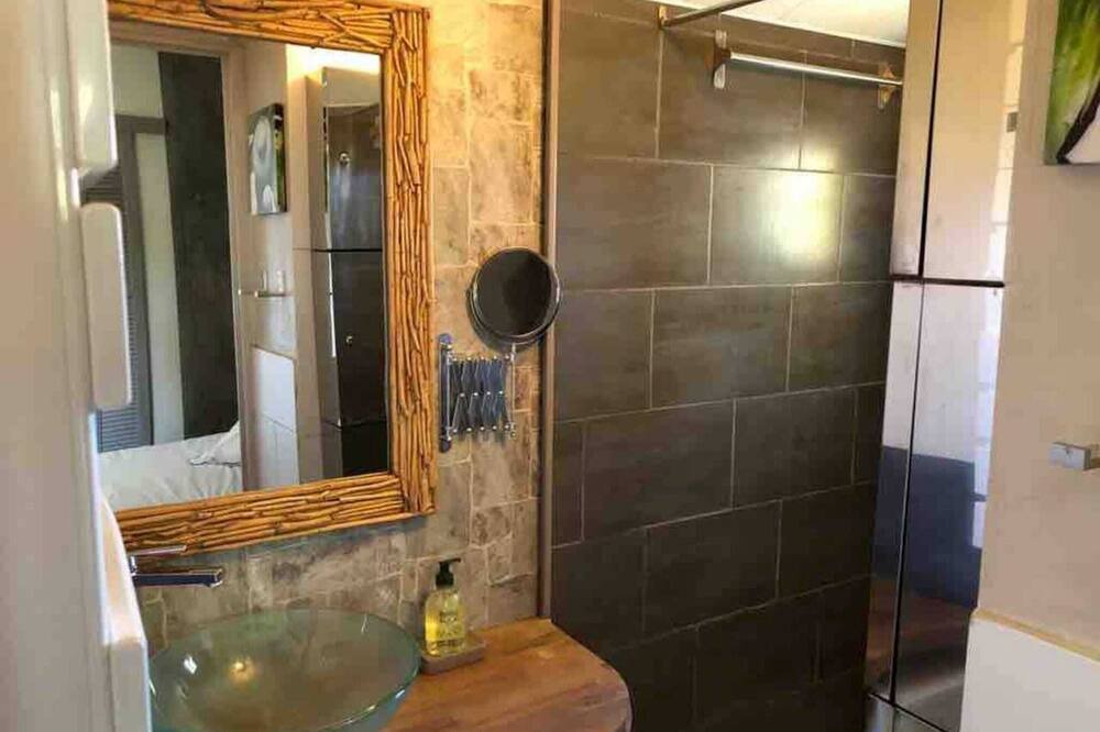 Photo of Bathroom in Saint Pierre de Feric