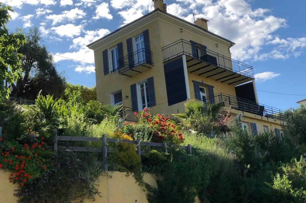 Photo of Outdoor in Saint Pierre de Feric