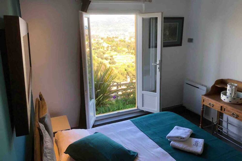 Photo of Livingroom in Saint Pierre de Feric
