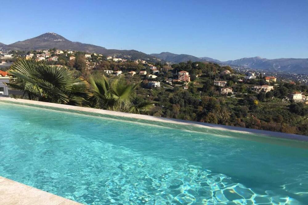 Photo of Outdoor in Saint Pierre de Feric