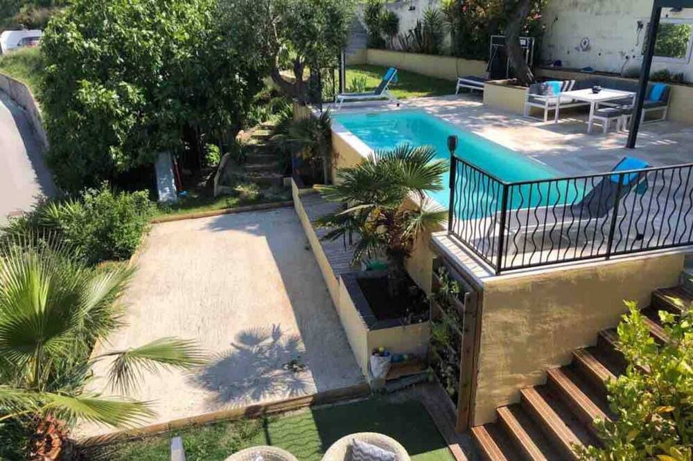 Photo of Outdoor in Saint Pierre de Feric