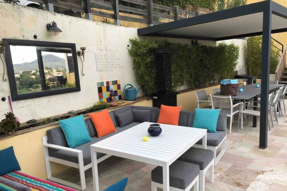 Photo of Livingroom in Saint Pierre de Feric