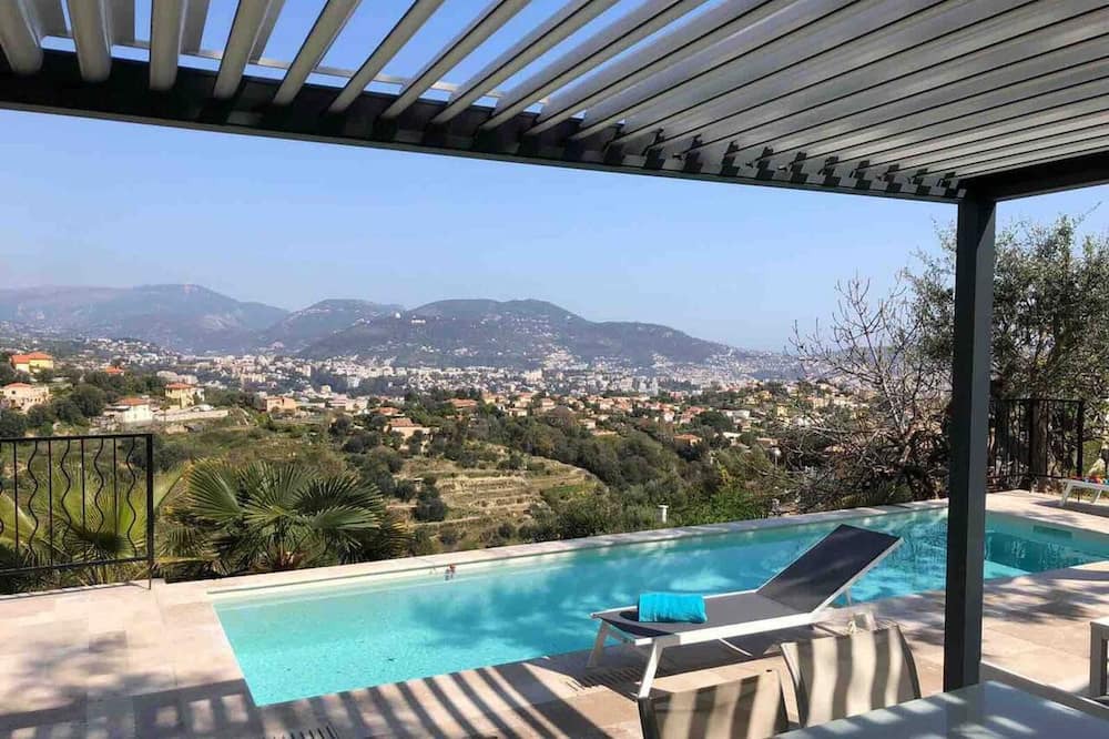 Photo of Outdoor in Saint Pierre de Feric