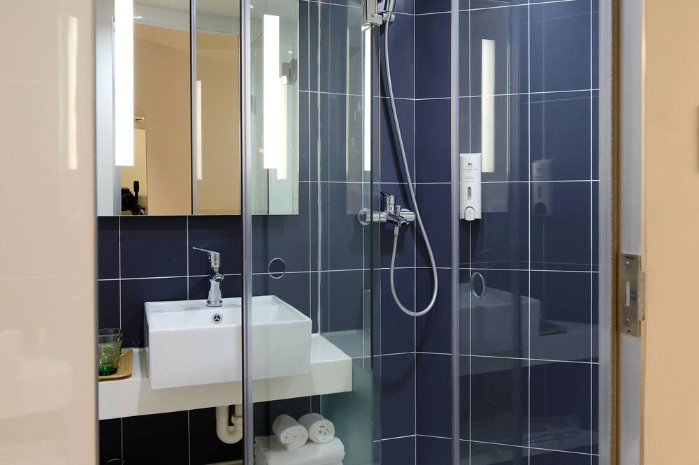 Photo of Bathroom in Gedongtataan