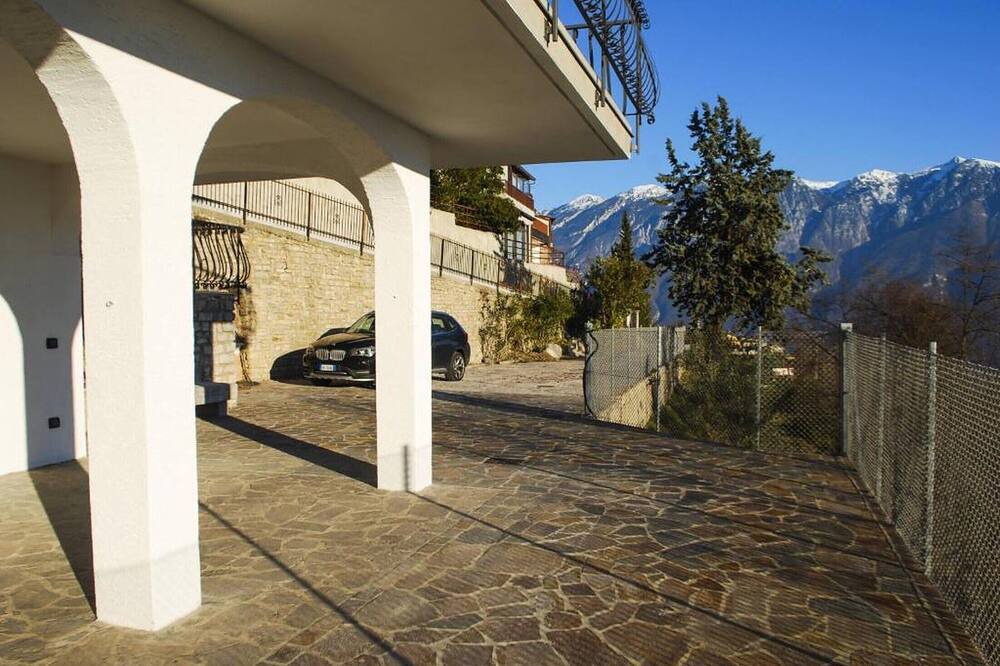 Photo of Outdoor in Aer