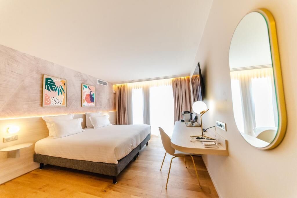Photo of Bedroom in Mandelieu-La-Napoule